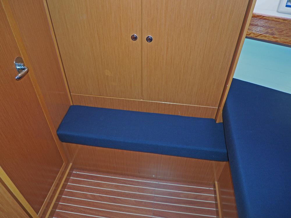 Cabin en avant, H&eacute;bergements